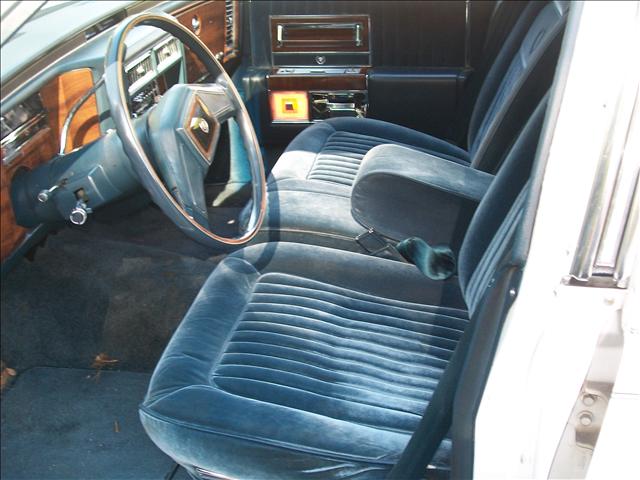 Cadillac Brougham 1987 photo 2