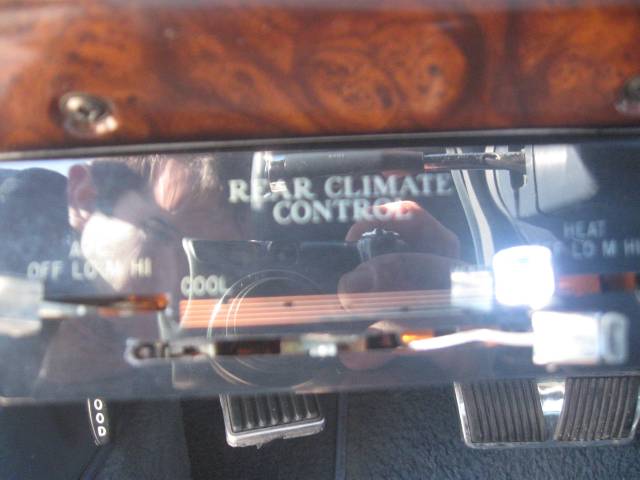 Cadillac Brougham 1992 photo 4