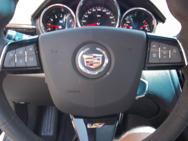 Cadillac CTS-V 2010 photo 2