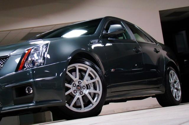 Cadillac CTS-V 2010 photo 2