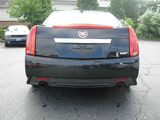 Cadillac CTS-V 2011 photo 11