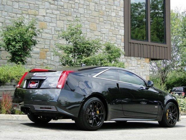 Cadillac CTS-V 2011 photo 2