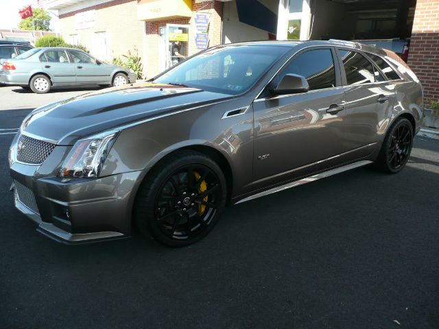 Cadillac CTS-V 2012 photo 2