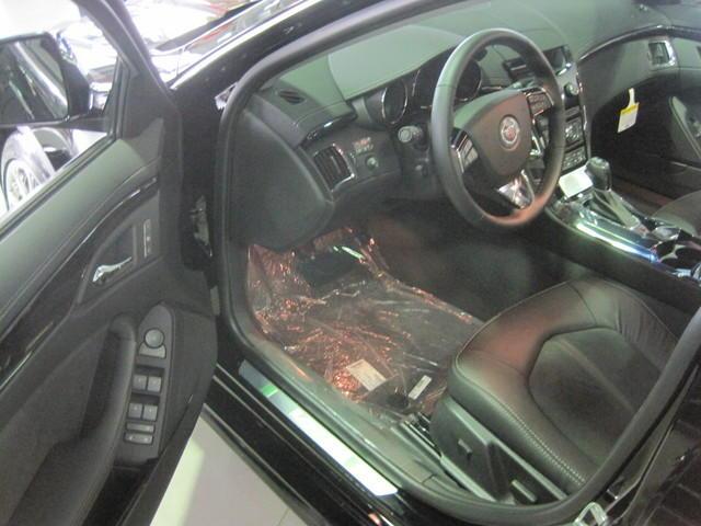 Cadillac CTS-V 2012 photo 2