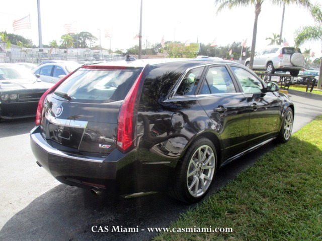Cadillac CTS-V 2013 photo 2