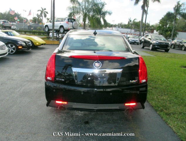 Cadillac CTS-V 2013 photo 2
