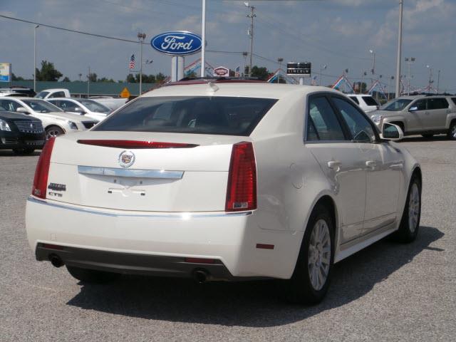 Cadillac CTS 2010 photo 2
