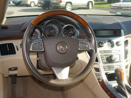 Cadillac CTS 2010 photo 2