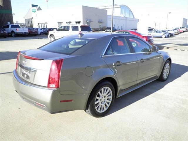 Cadillac CTS 2011 photo 2