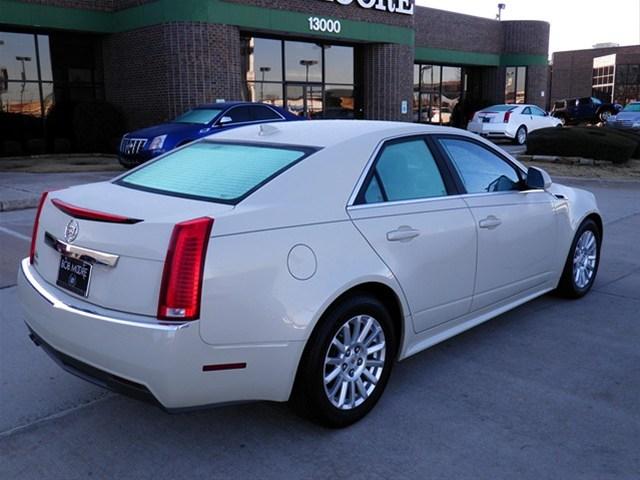 Cadillac CTS 2011 photo 2