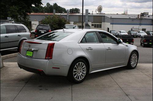 Cadillac CTS 2011 photo 2