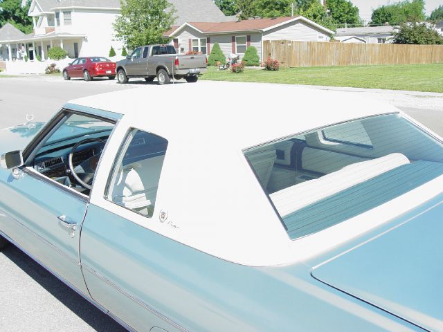Cadillac Coupe de Ville 1975 photo 11