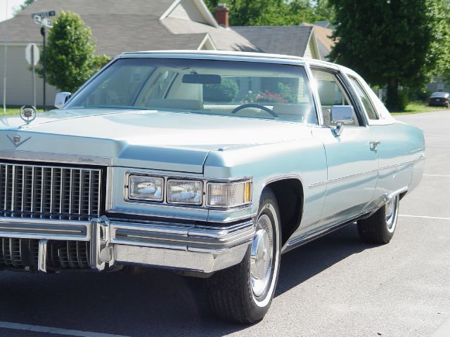 Cadillac Coupe de Ville 1975 photo 29