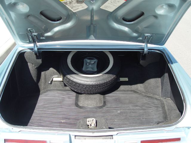 Cadillac Coupe de Ville 1975 photo 9