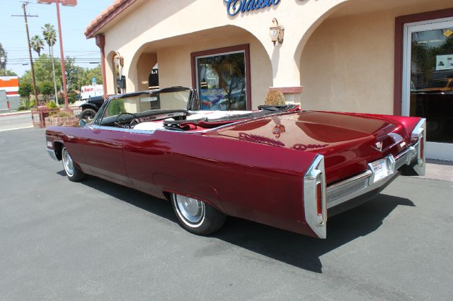 Cadillac Cpe Deville 1966 photo 13