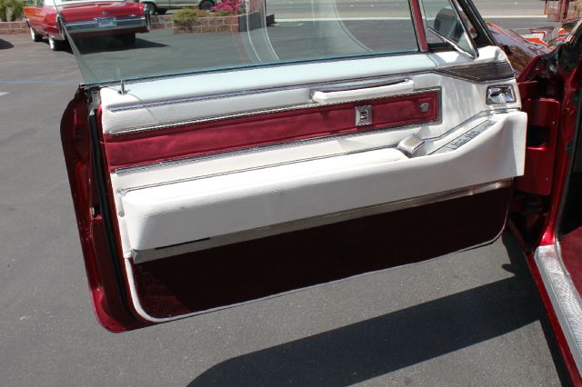 Cadillac Cpe Deville 1966 photo 26