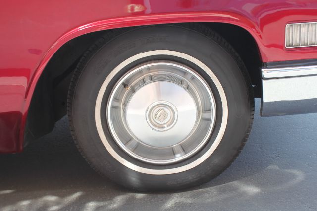 Cadillac Cpe Deville 1966 photo 27