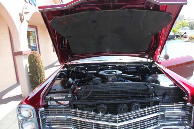 Cadillac Cpe Deville 1966 photo 3