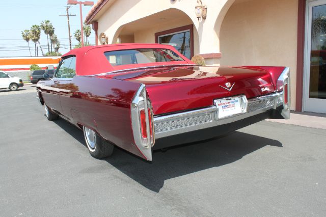 Cadillac Cpe Deville 1966 photo 32