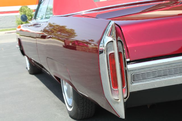 Cadillac Cpe Deville 1966 photo 34