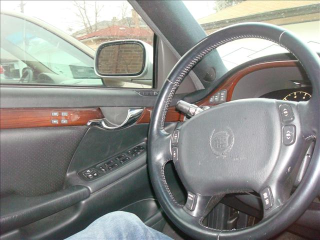 Cadillac DTS 2000 photo 3