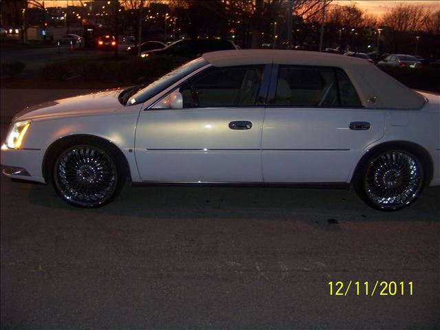Cadillac DTS 2006 photo 2