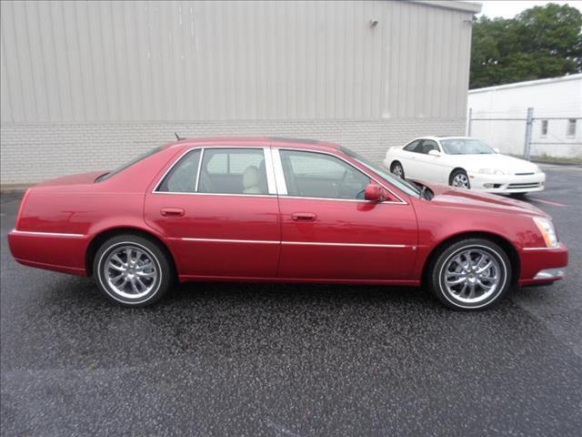 Cadillac DTS 2006 photo 1