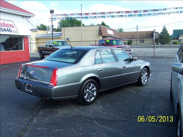 Cadillac DTS 2006 photo 2