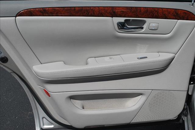 Cadillac DTS 2006 photo 18