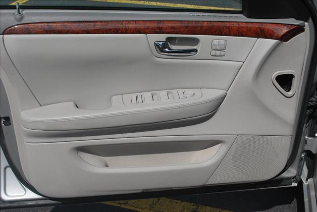 Cadillac DTS 2006 photo 2