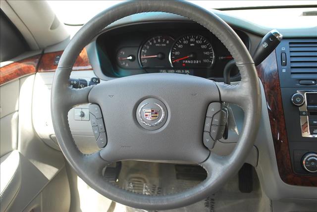 Cadillac DTS 2006 photo 26