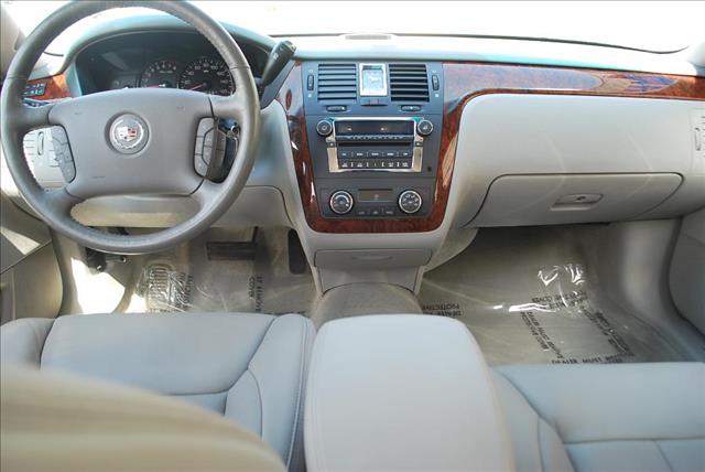 Cadillac DTS 2006 photo 29