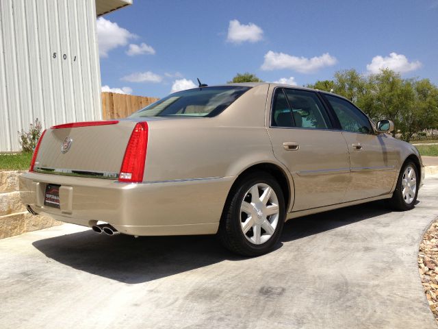 Cadillac DTS 2006 photo 1