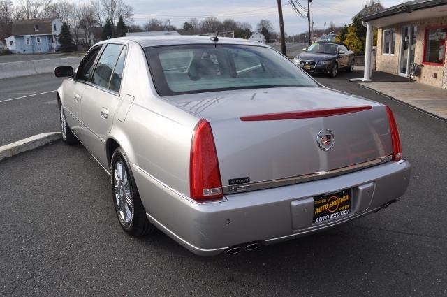 Cadillac DTS 2006 photo 1