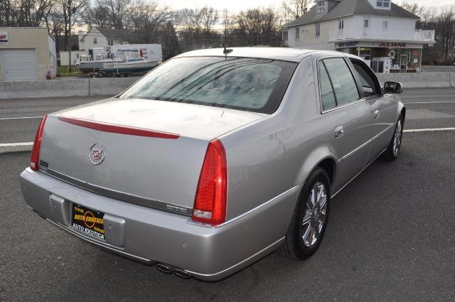 Cadillac DTS 2006 photo 2