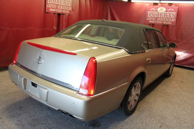 Cadillac DTS 2006 photo 1