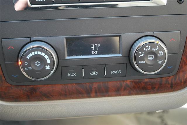 Cadillac DTS 2006 photo 36