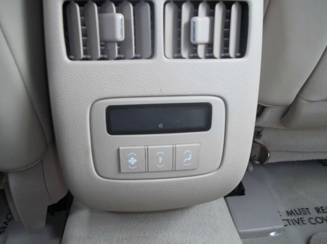 Cadillac DTS 2006 photo 11