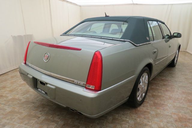 Cadillac DTS T6 Sport Utility 4D Sedan