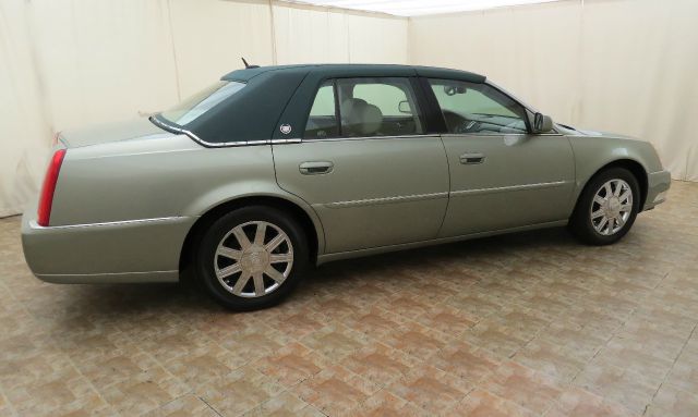 Cadillac DTS 2006 photo 1