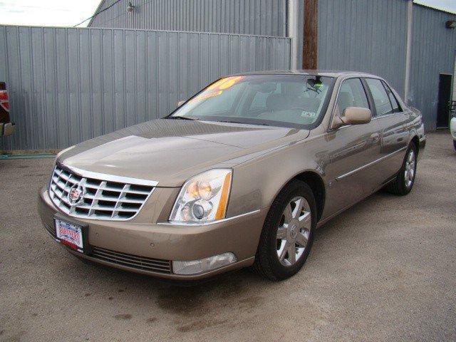 Cadillac DTS XLT Pickup 4D 5 1/2 Ft Sedan