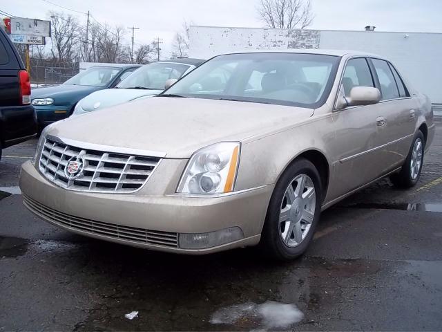 Cadillac DTS Lariat DVD Sedan