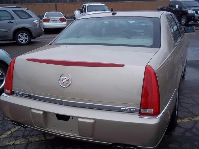 Cadillac DTS 2006 photo 2