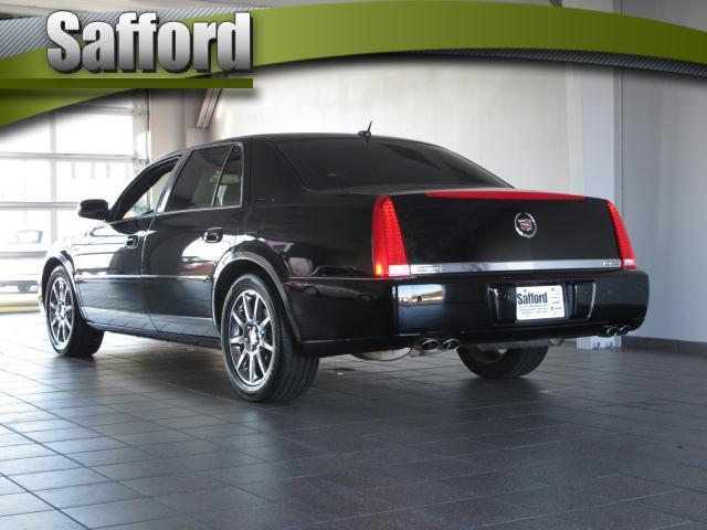 Cadillac DTS 2006 photo 2