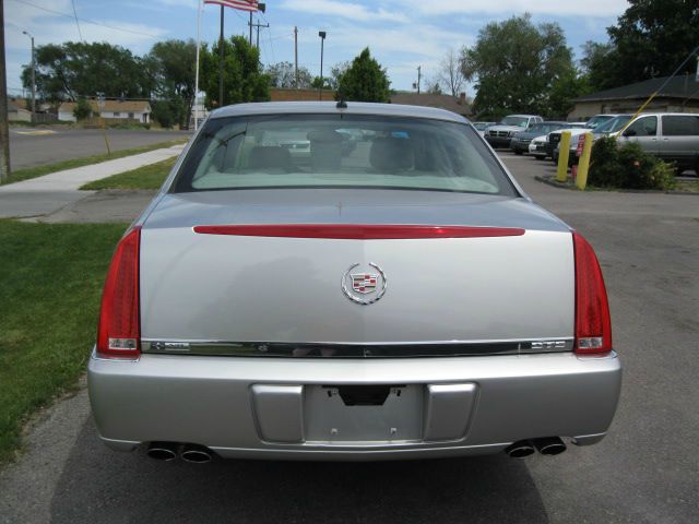 Cadillac DTS 2006 photo 2
