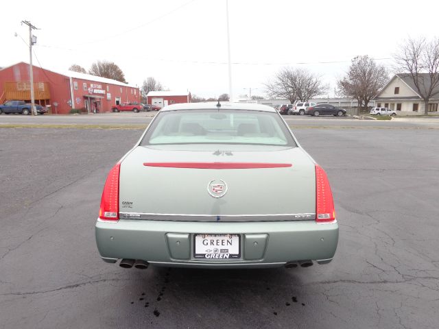 Cadillac DTS 2006 photo 2