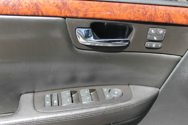 Cadillac DTS 2006 photo 2