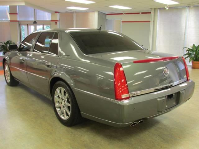 Cadillac DTS 2006 photo 2