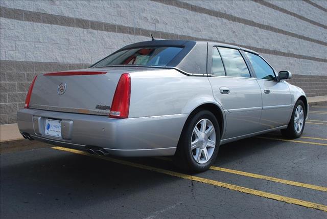 Cadillac DTS Unknown Sedan