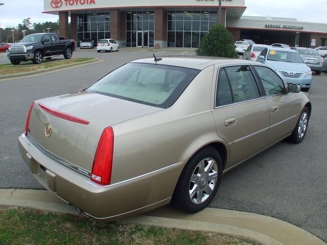 Cadillac DTS 2006 photo 2